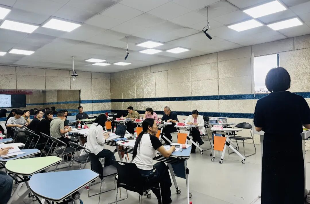 汉寿县南岳路小学举行市级立项课题《多模态视域下小学英语互动课堂教学策略研究》开题报告会