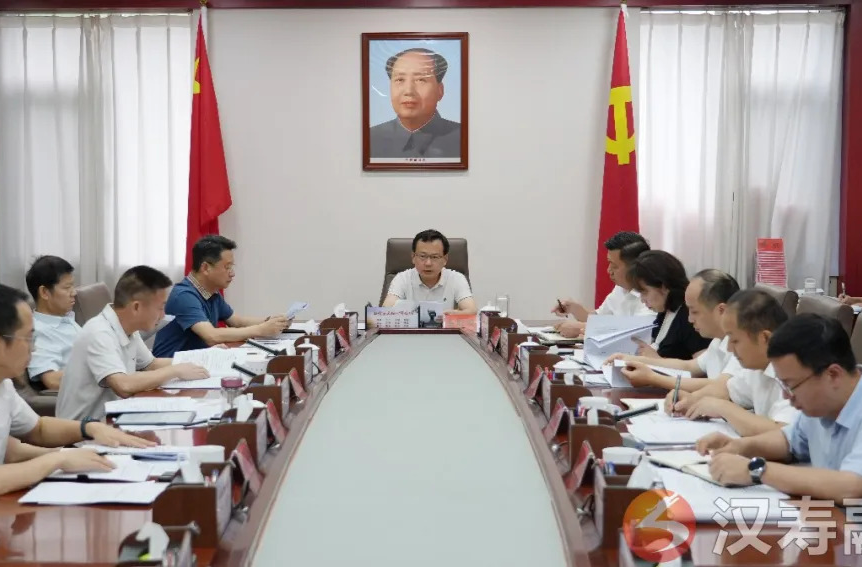 王时雨主持召开县委常委会会议