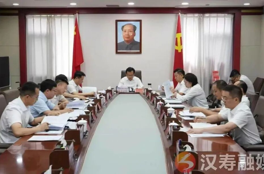 王时雨主持召开县委常委会会议