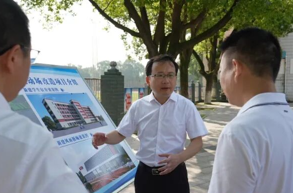 王时雨调研秋季开学准备工作