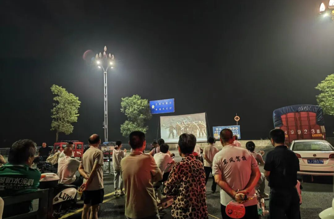 重温儿时光影！汉寿青阳路夜市露天电影点亮中秋夜生活