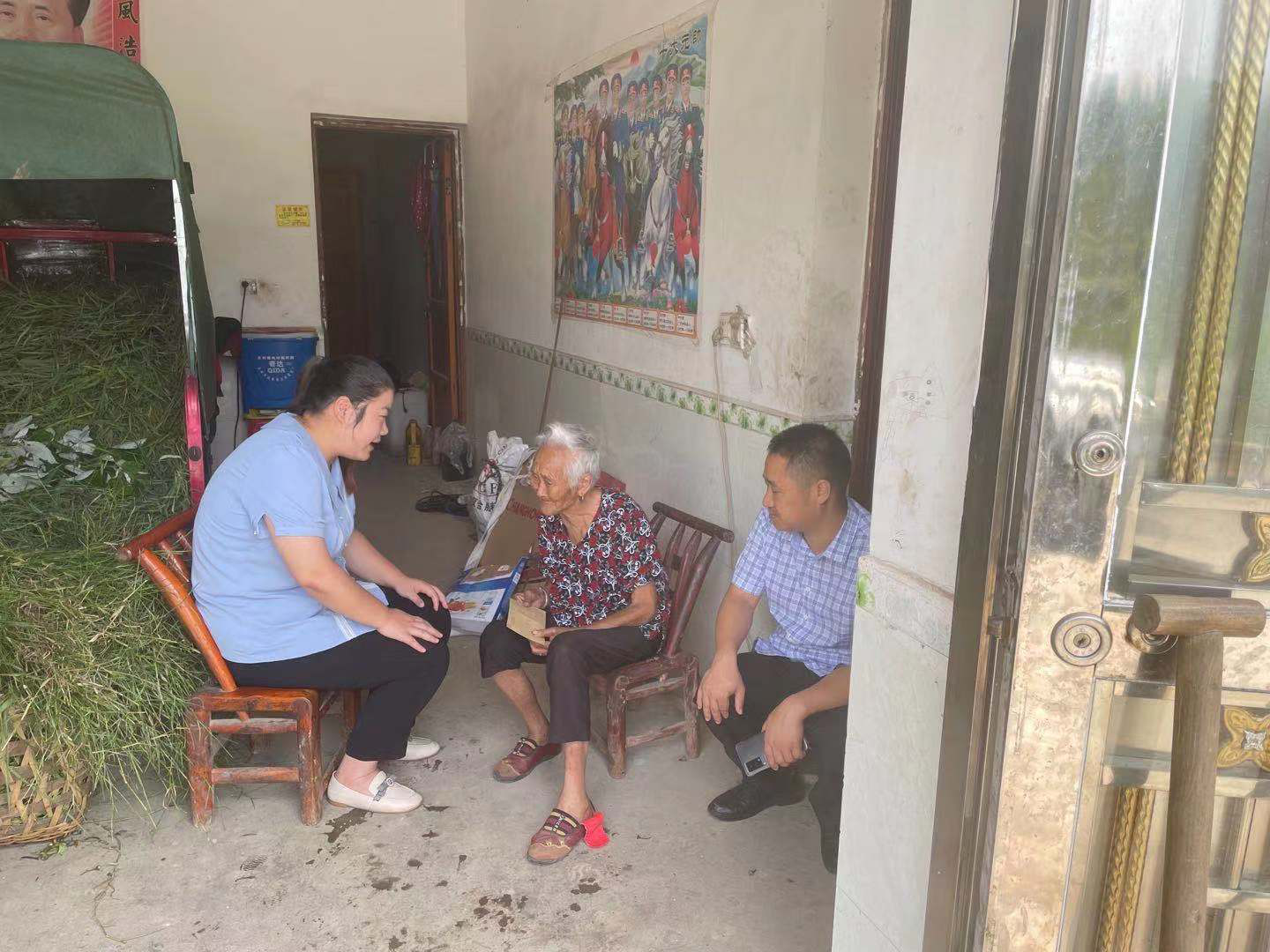 朱家铺镇：八一建军节慰问烈士家属