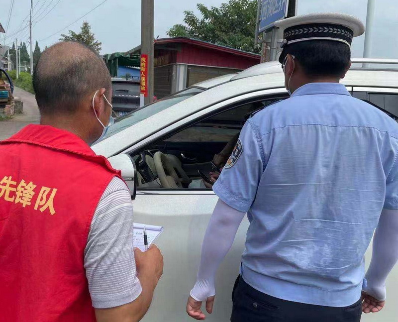 汗水湿透警服   他在抗疫一线迎来29岁生日