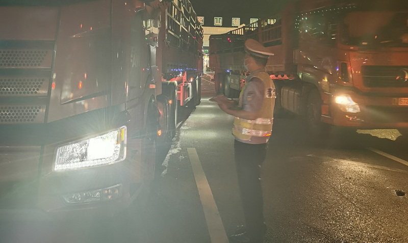 汉寿：交警“老黄牛”   抗疫勇当先