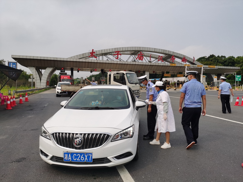 汉寿交警：三个“不放松” 打好“阻击战”