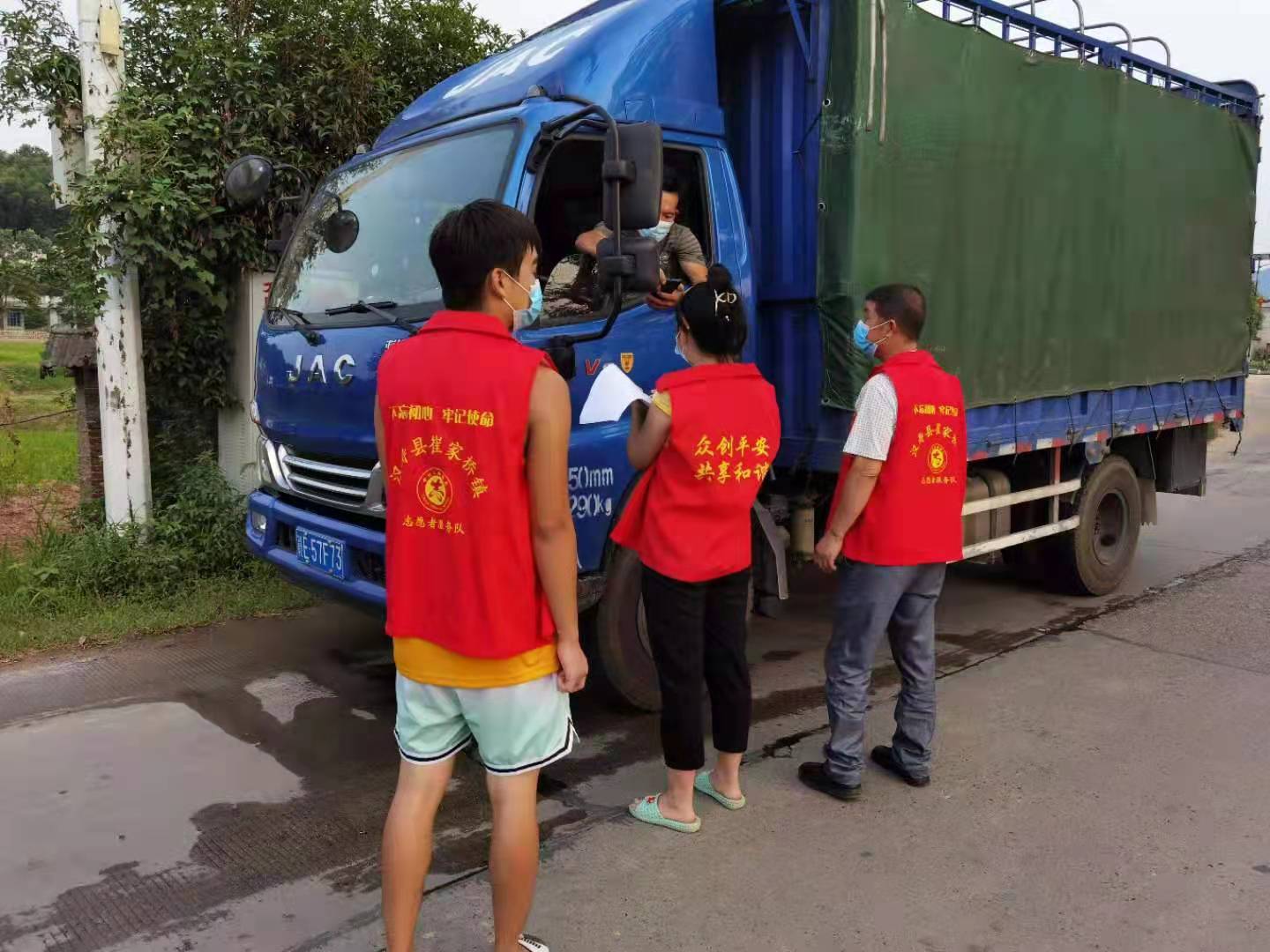 崔家桥镇：志愿服务暖人心   同心协力战疫情
