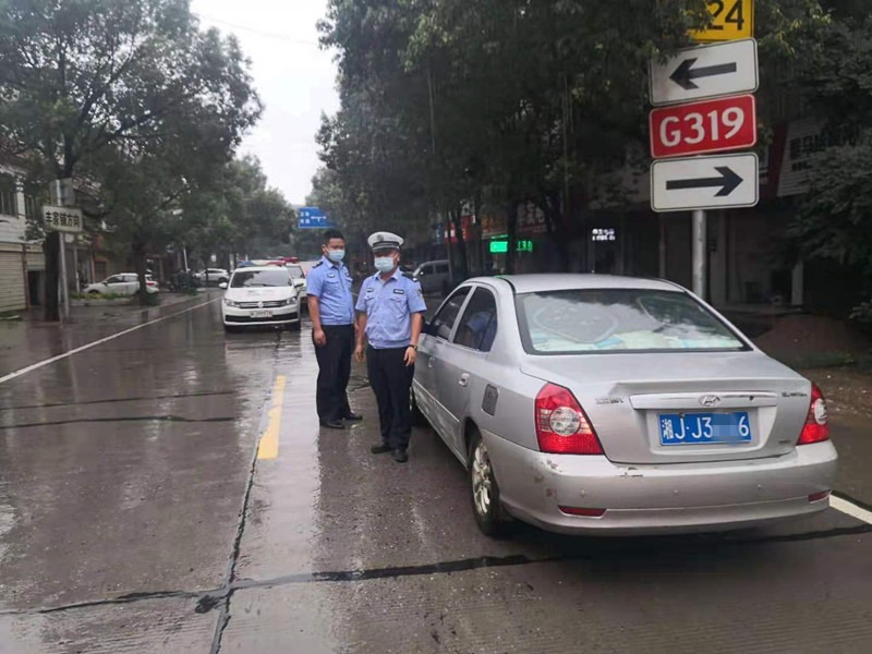 汉寿：15岁少年深夜开车外出 交警紧急出动成功拦截