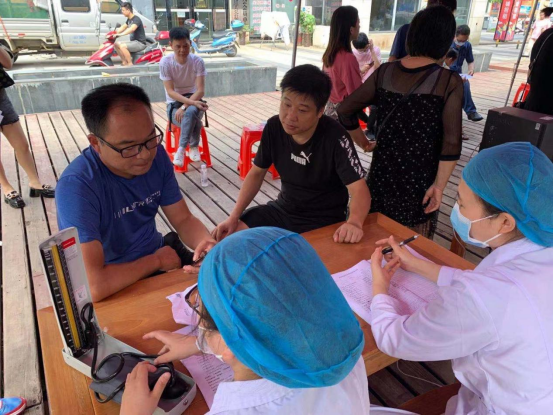 龙阳街道：疫苗接种进小区