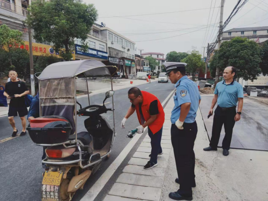 岩汪湖镇：重拳出击   开展摩托车和电动车专项整治行动