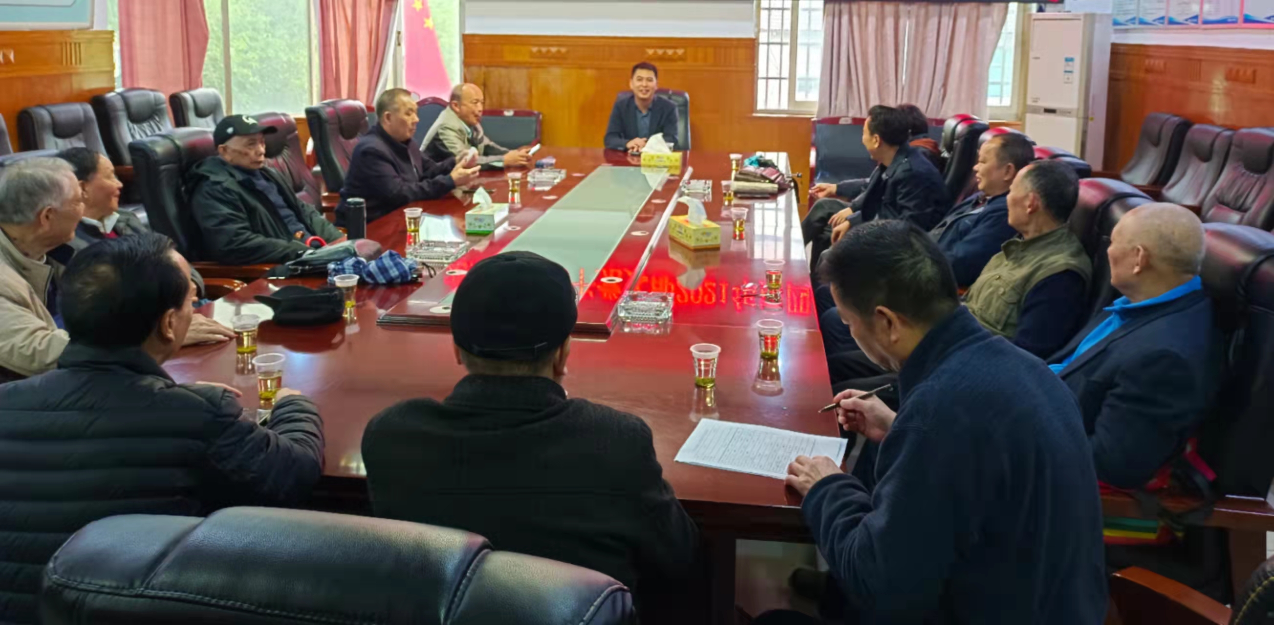 龙阳街道：老干党支部开展主题党日活动
