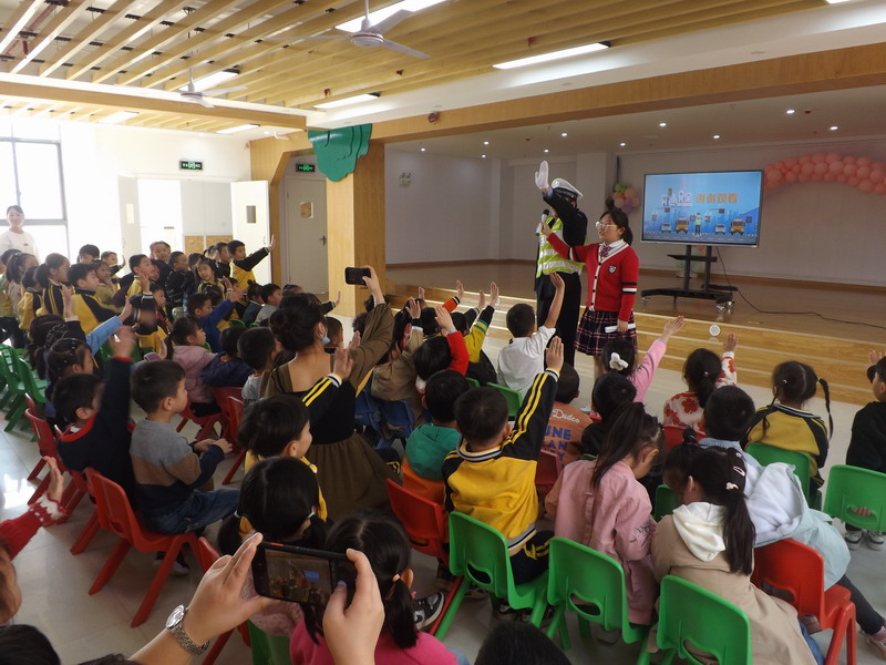 汉寿交警走进幼儿园开展互动体验式交通安全教育