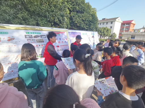 罐头嘴镇：开展“禁毒防艾”进校园宣传活动