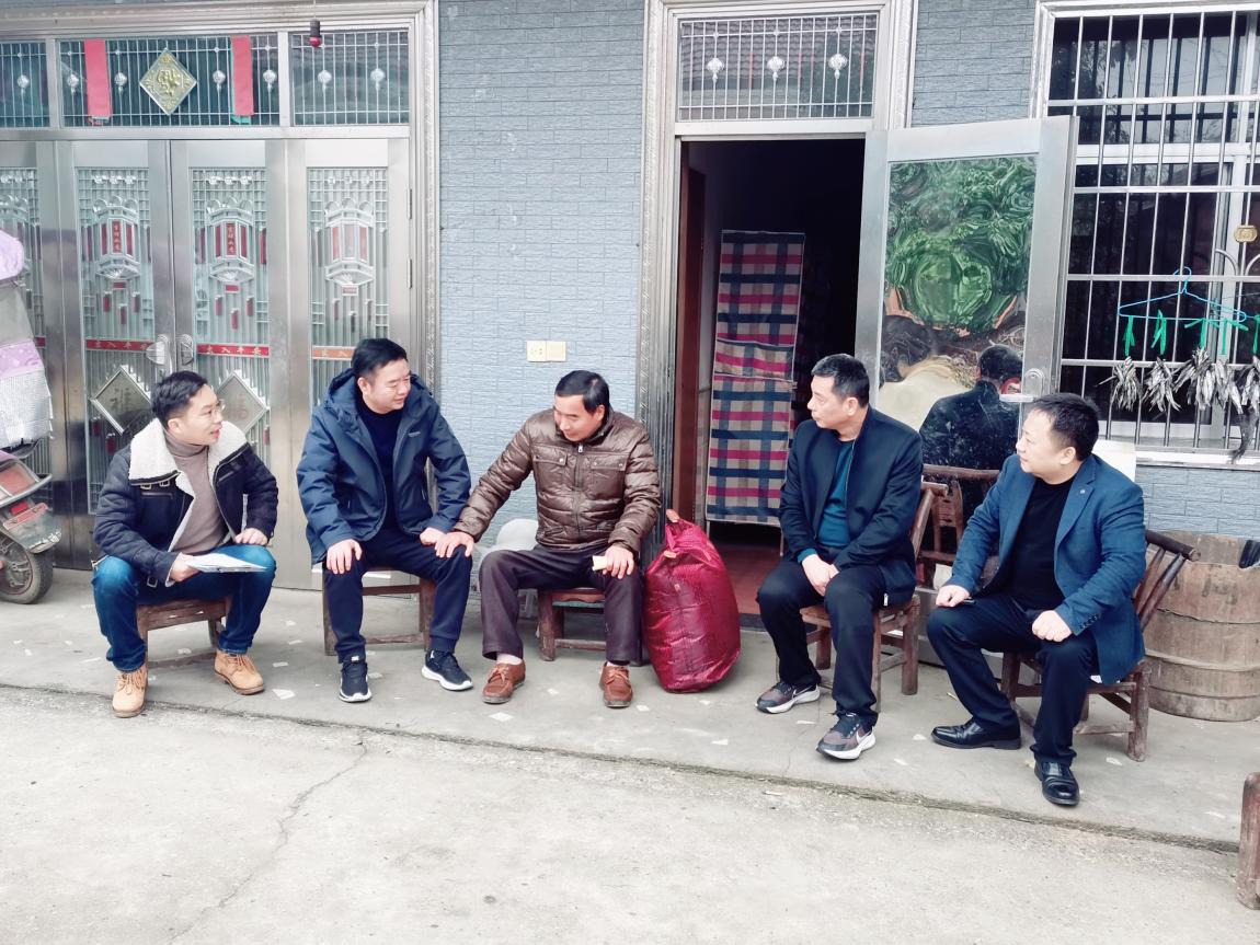 市委组织部副部长董建华来汉走访慰问脱贫户