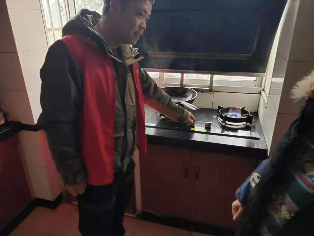 龙阳街道：开展春节前居民家用燃气安全检查