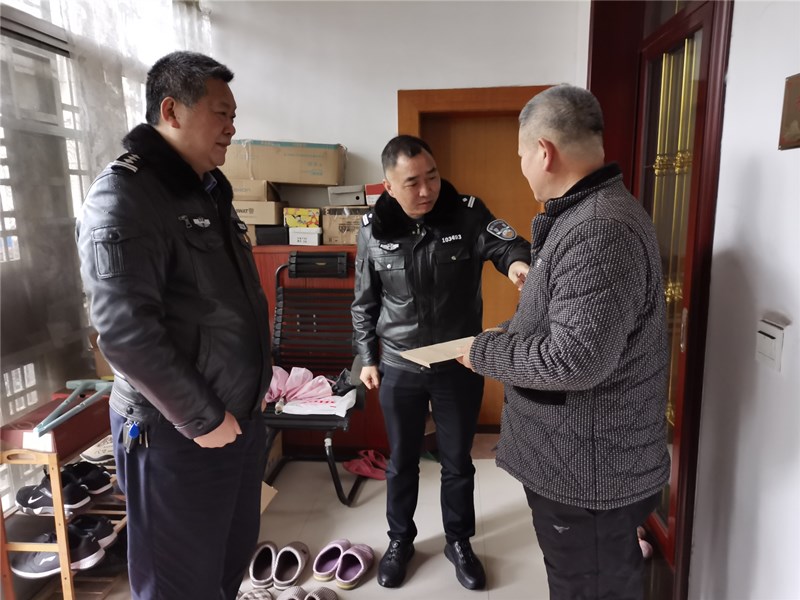 汉寿公安交警大队领导慰问患病民辅警 真情关怀暖人心