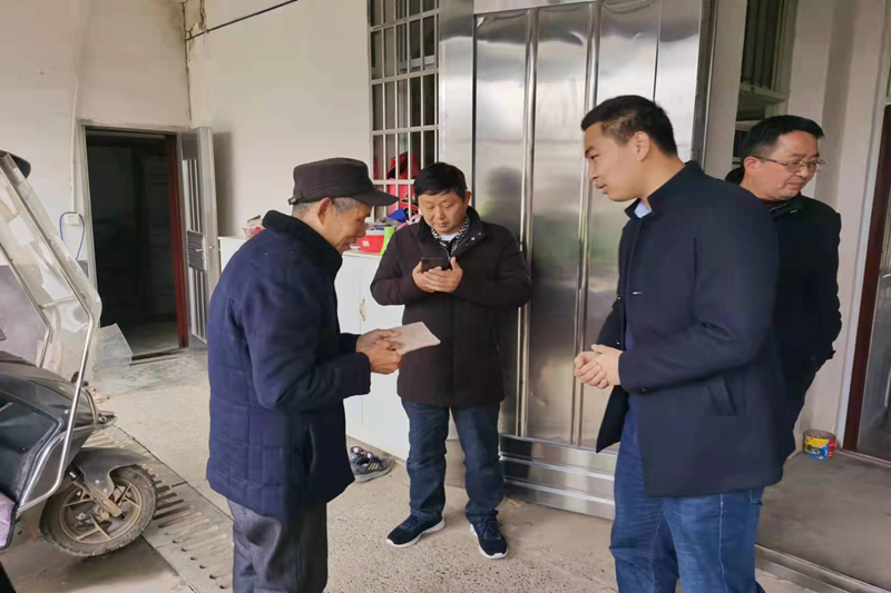​株木山街道：走访慰问困难党员