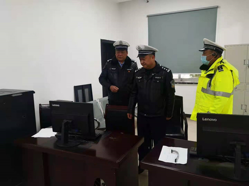常德市交警支队领导来汉寿走访慰问春运一线执勤民辅警