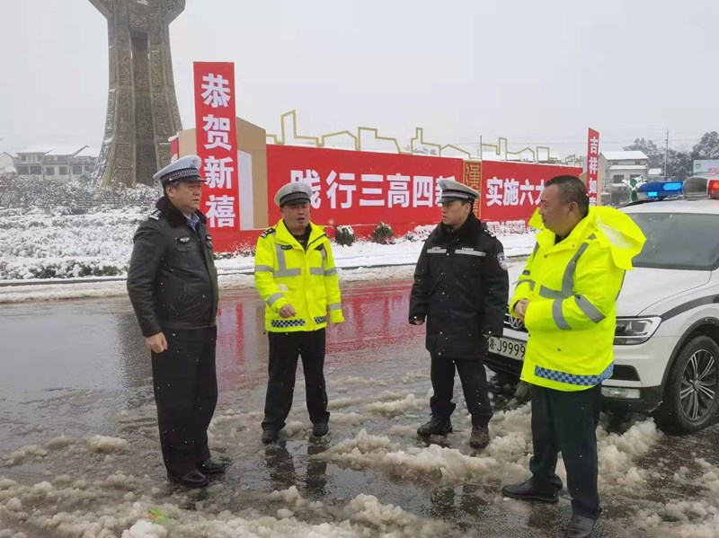 汉寿县公安交警大队：以雪为令、全警上路，督查雪天道路交通管理工作