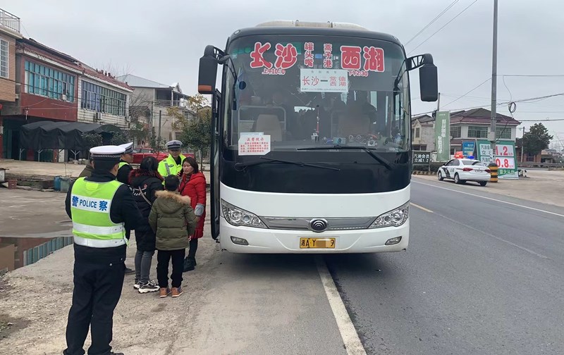 罚500记6分！汉寿交警查获一起客车超员违法行为