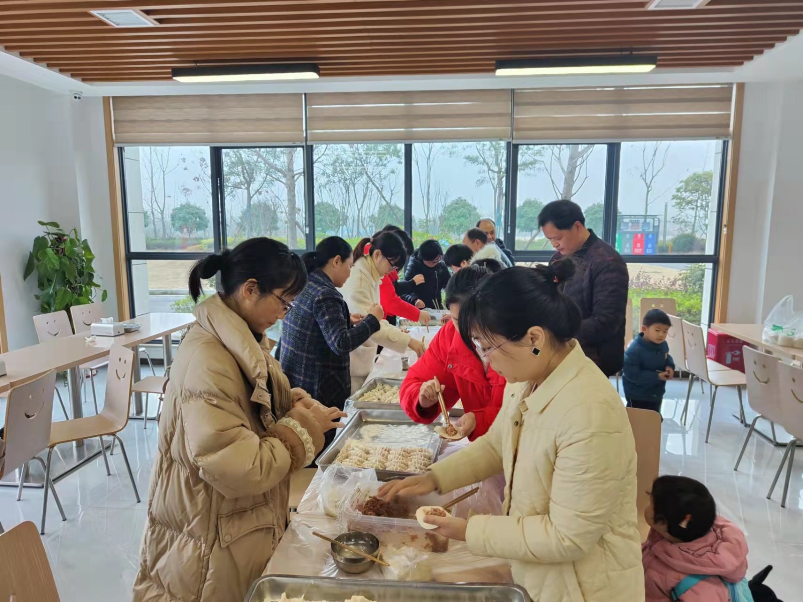 常德市生态环境局汉寿分局开展“我们的节日·元宵——包饺子、唱红歌”元宵活动