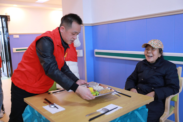 浓情元宵节 关爱暖人心——汉寿县人民医院开展爱老敬老志愿服务活动