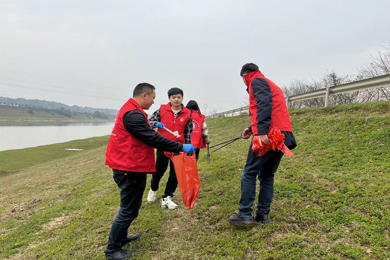 株木山街道：春暖三月学雷锋 志愿服务我先行