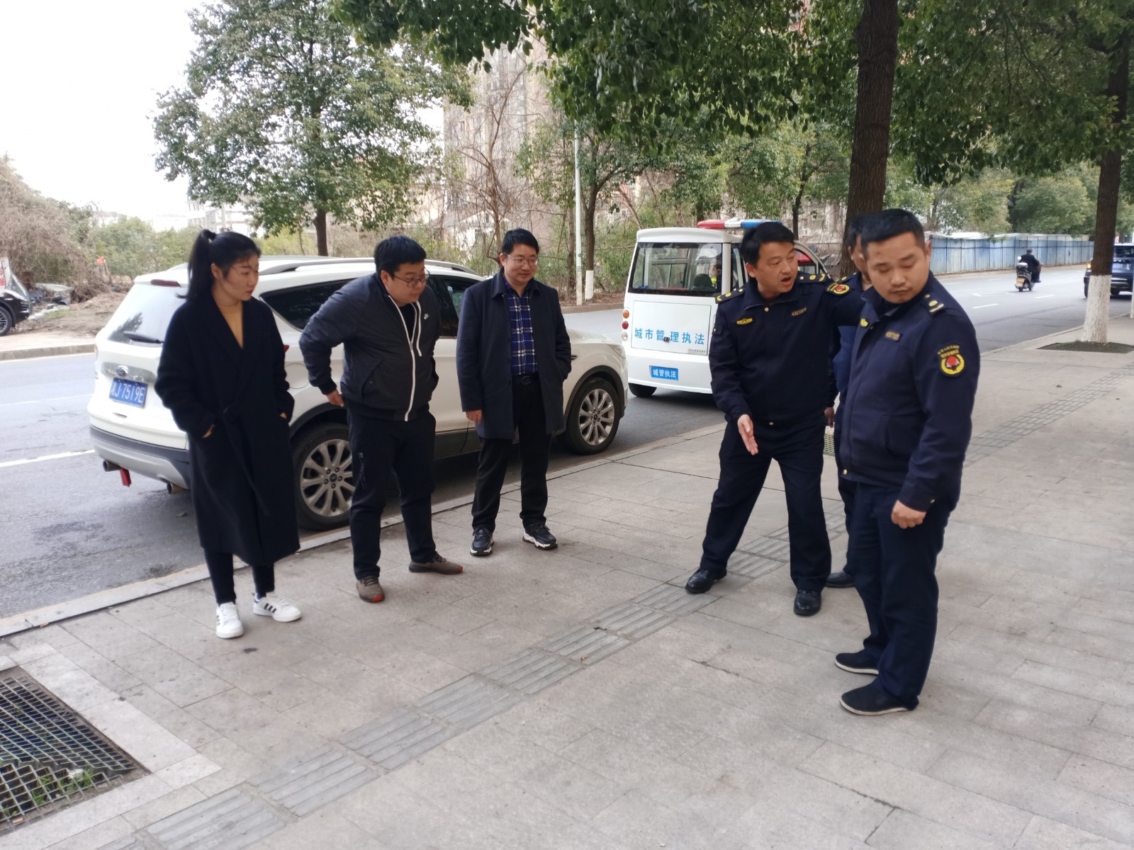 汉寿县城管执法局：回应群众关切     为民增施停车位