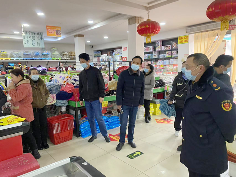 坡头镇督导检查门店疫情防控工作
