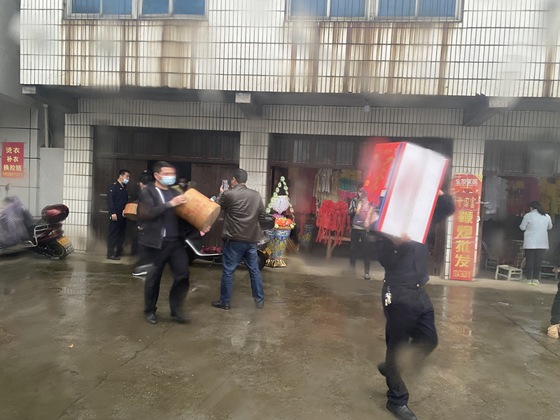 汉寿县城管执法局：清明禁“炮”  助力防“疫”
