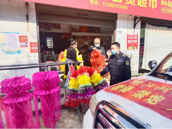 岩汪湖镇开展清明节期间烟花爆竹“打非治违”专项整治行动