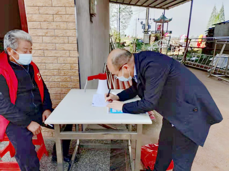坡头镇余家嘴村：党员志愿者疫情防控勇担当