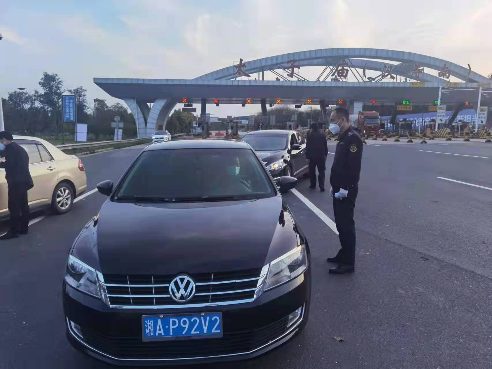 汉寿城管：“疫”线我在岗，清明不打“烊”