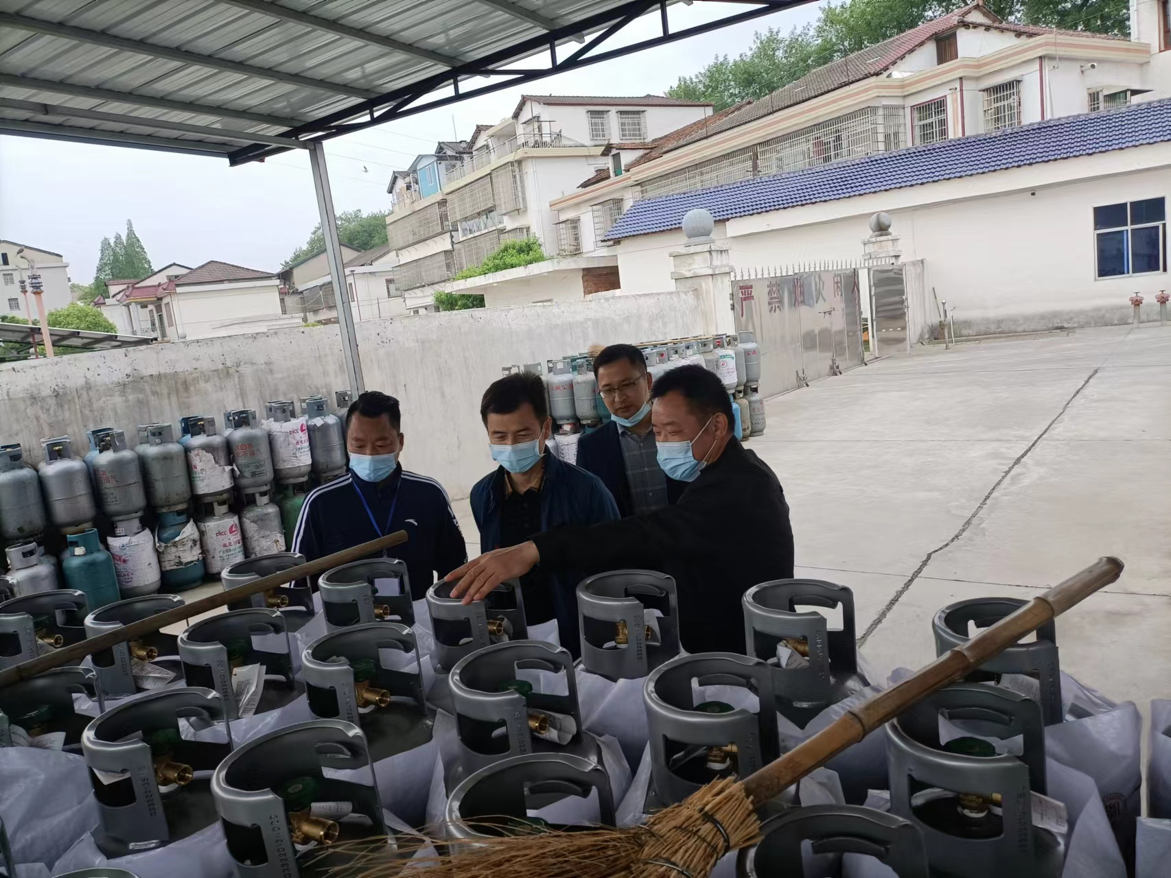 龙阳街道：开展节前检查  筑牢疫情防控、安全生产“双防线”