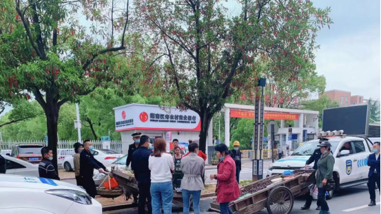 汉寿县城管执法局开展清朗校园周边环境专项整治行动