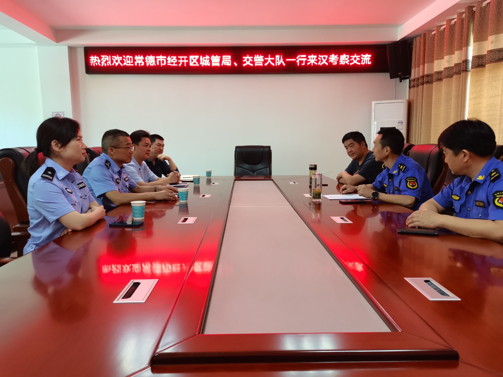 常德市经开区城管局、交警大队一行来汉寿考察交流静态停车管理工作