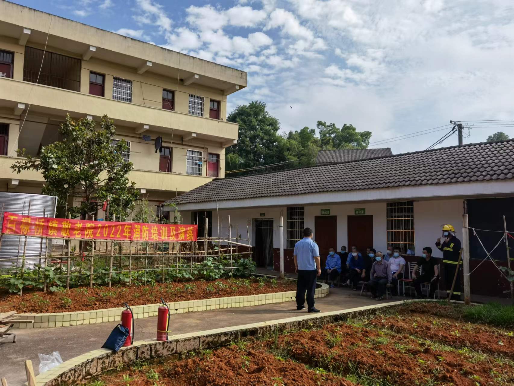 百禄桥镇：开展消防知识讲座及消防灭火演练