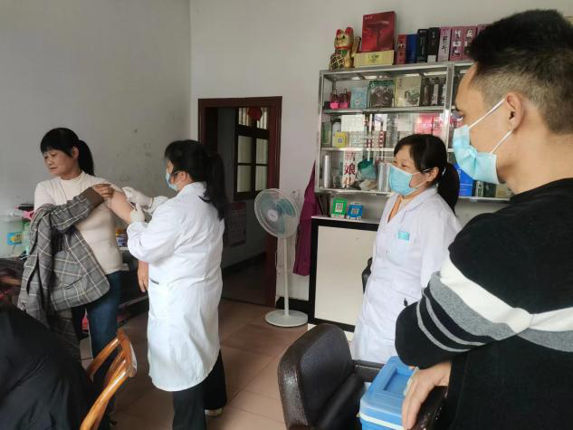 崔家桥镇：疫苗接种送上门  守护健康暖人心