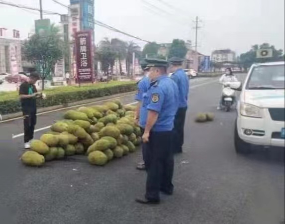 汉寿城管： 每周开展两次优化营商环境集中整治专项行动