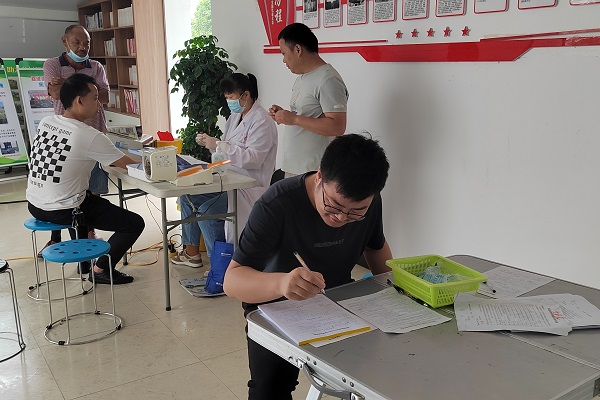 酉港镇：开展无偿献血活动