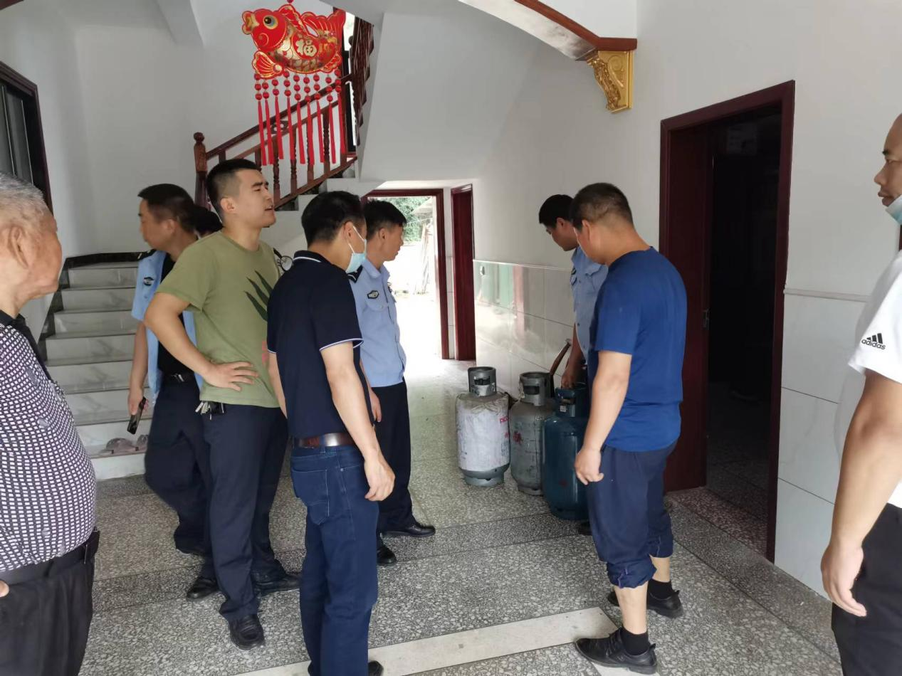 崔家桥镇开展非法燃气市场专项整治联合执法行动