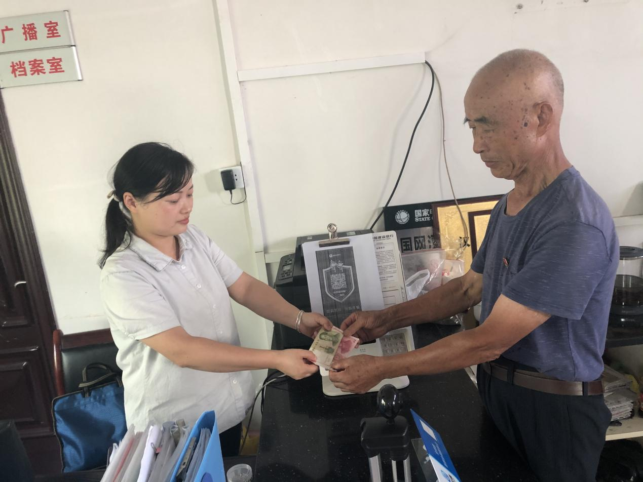 【喜迎二十大 建功新时代】洋淘湖镇：老党员的101元党费