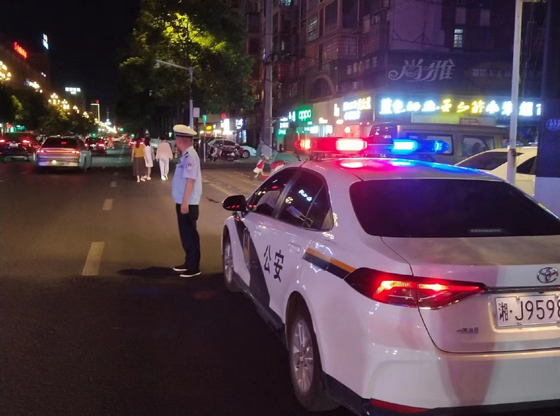 【喜迎二十大  建功新时代】汉寿交警：喜迎二十大  夜巡保畅安