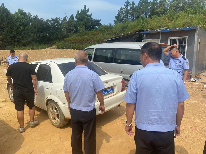 汉寿：无证开套牌车被举报 交警撒网布控终查获