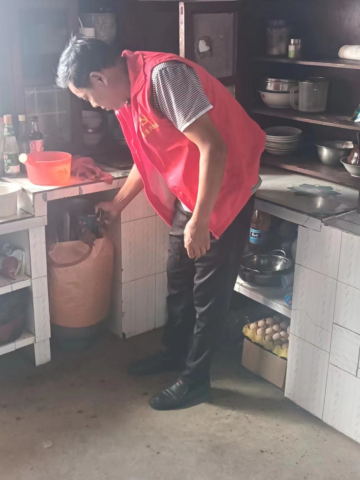 【安全生产大排查大整治】坡头镇开展燃气安全专项检查