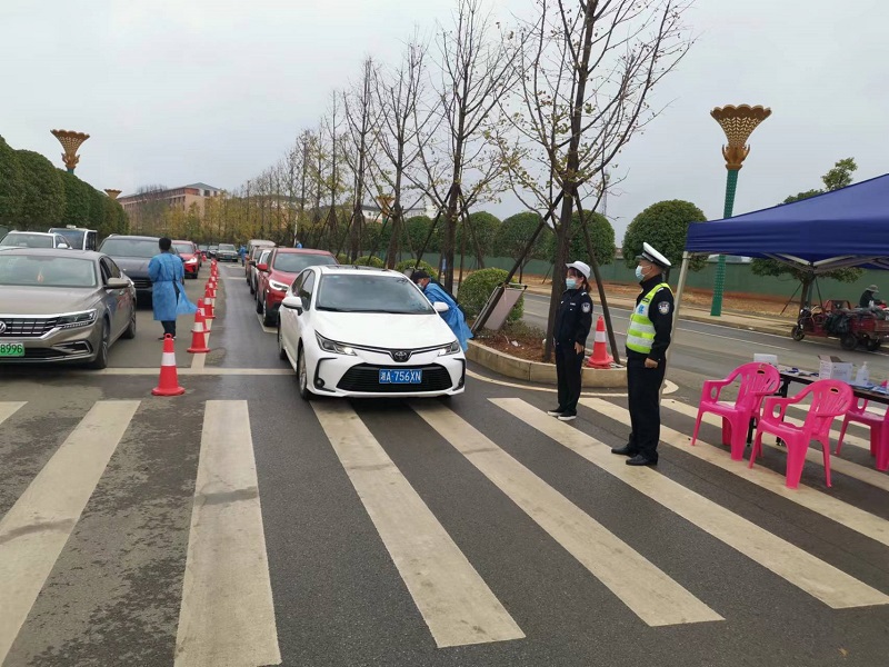 汉寿交警圆满完成国庆期间交通安保工作