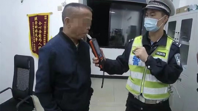 汉寿：一男子屡教不改再酒驾  罚款拘留吊销驾照