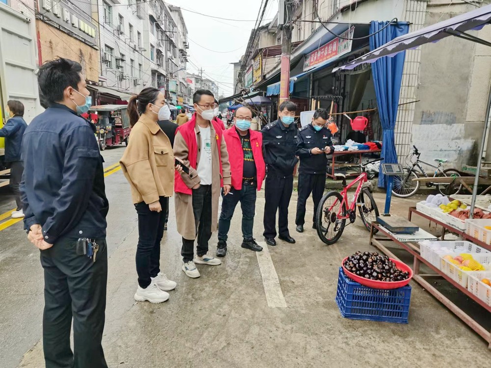 坡头镇：创文路上持续发力