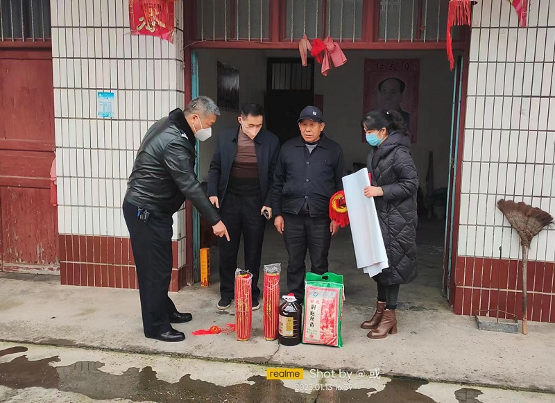 汉寿交警开展春节前走访慰问活动
