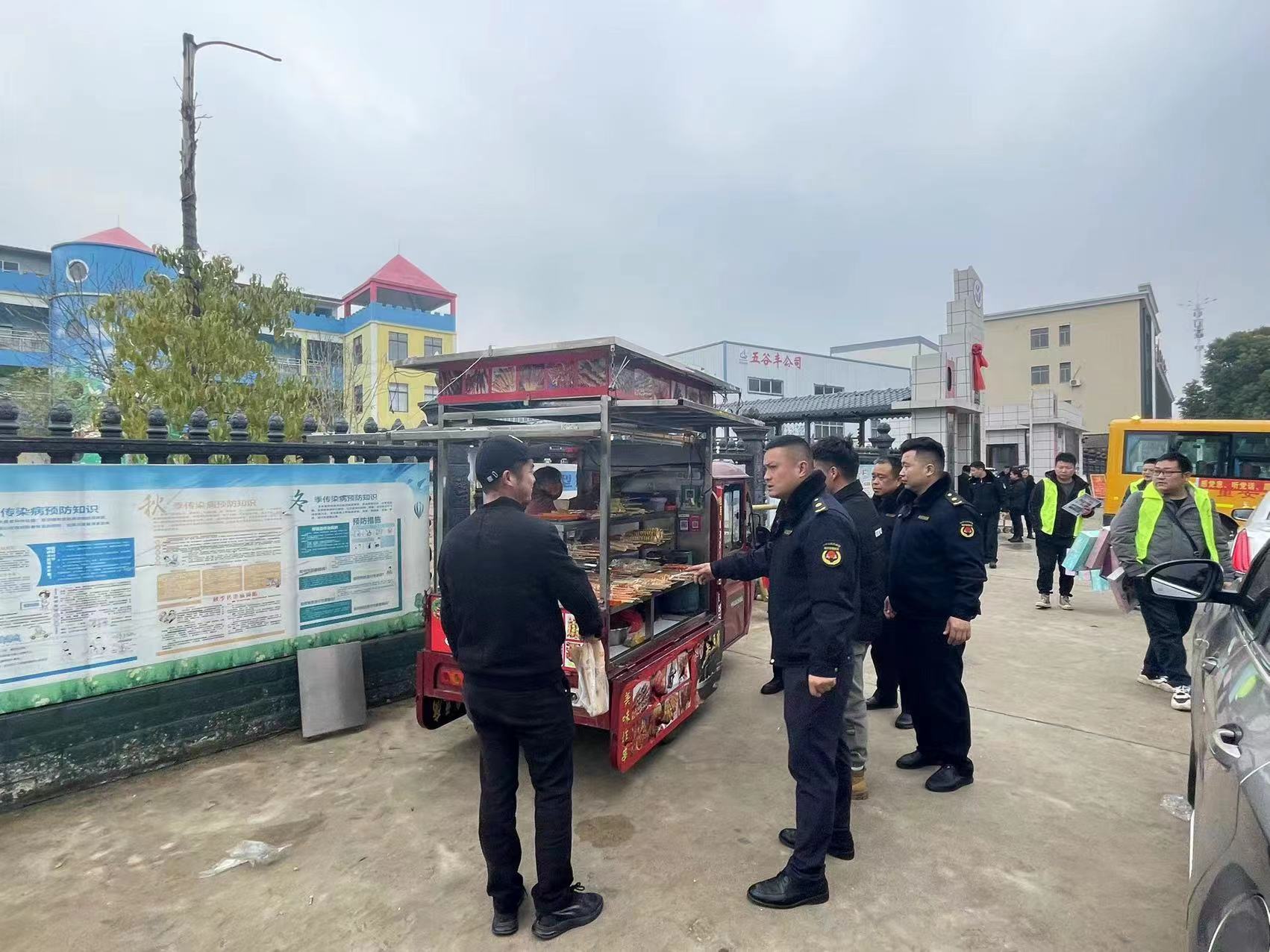 汉寿城管开展校园周边环境专项整治