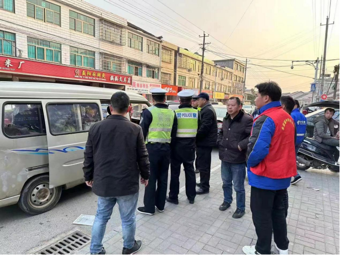 丰家铺镇开展校车安全排查整治行动